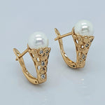 Load image into Gallery viewer, Gold Toned Stud With Pearl