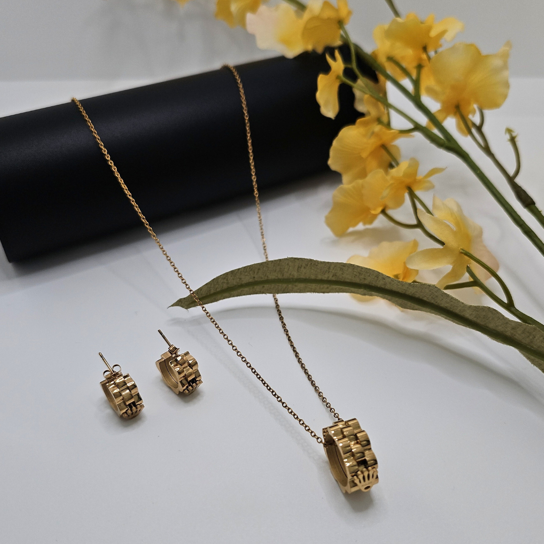 18k Gold Filled Women's Pendant & Earrings Set