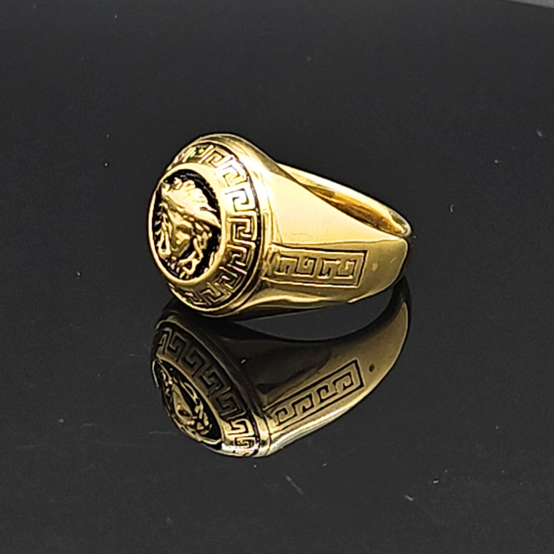 Gold Legendary Face Ring – Iconic Men’s Fashion Accessory