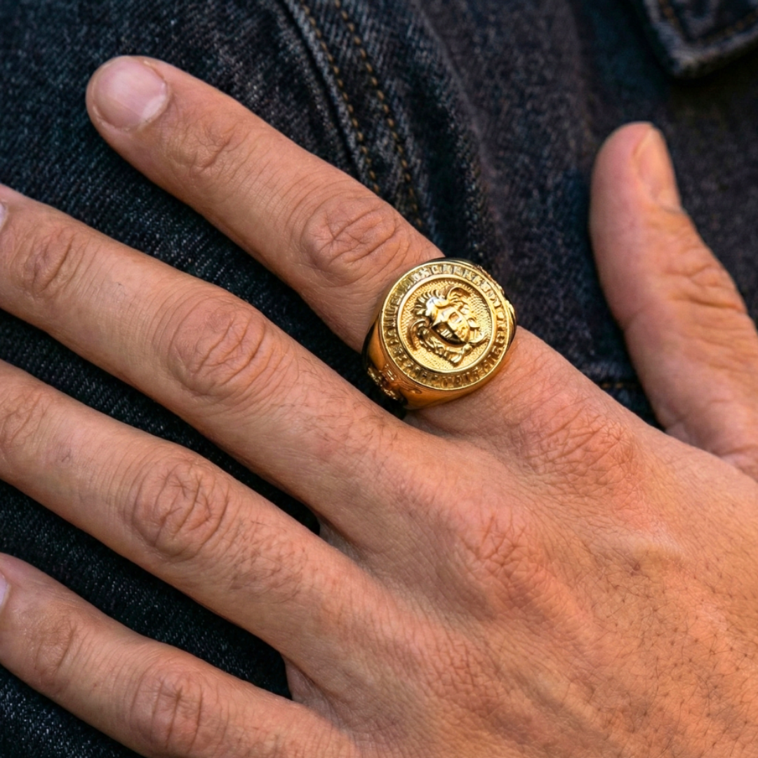 Gold Legendary Face Ring – Iconic Men’s Fashion Accessory