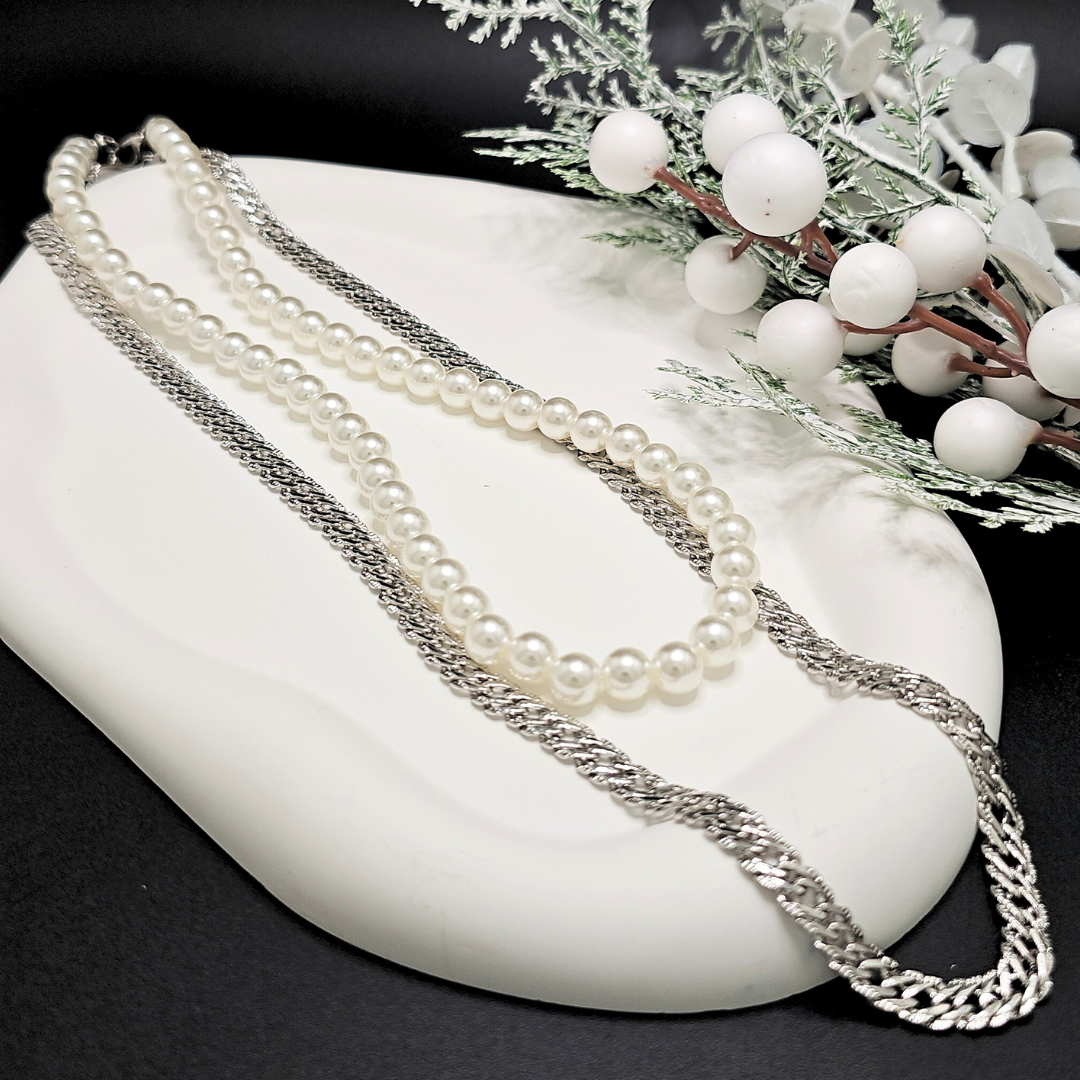 Silver Interlinked Chain With Pearl Neklace