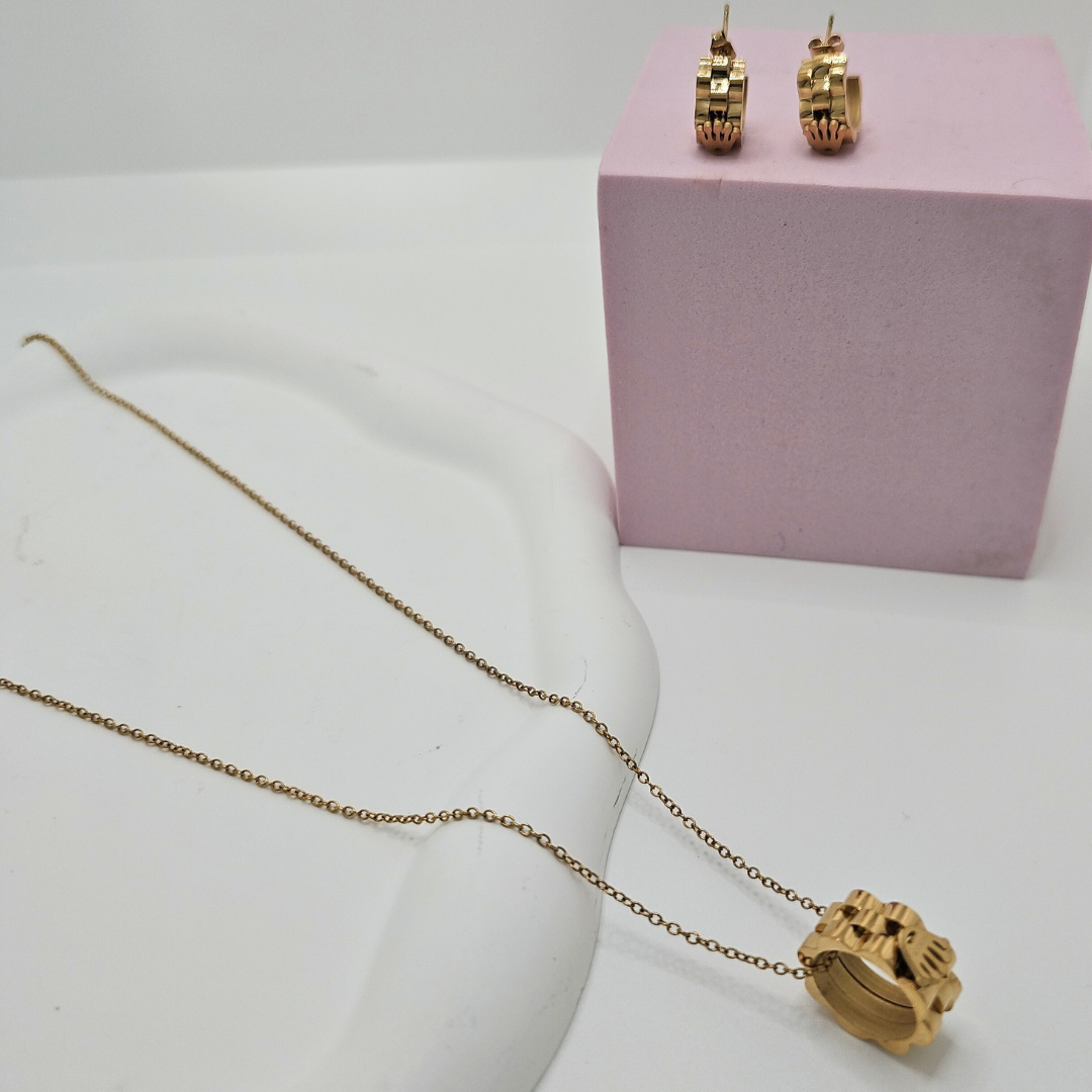 18k Gold Filled Women's Pendant & Earrings Set