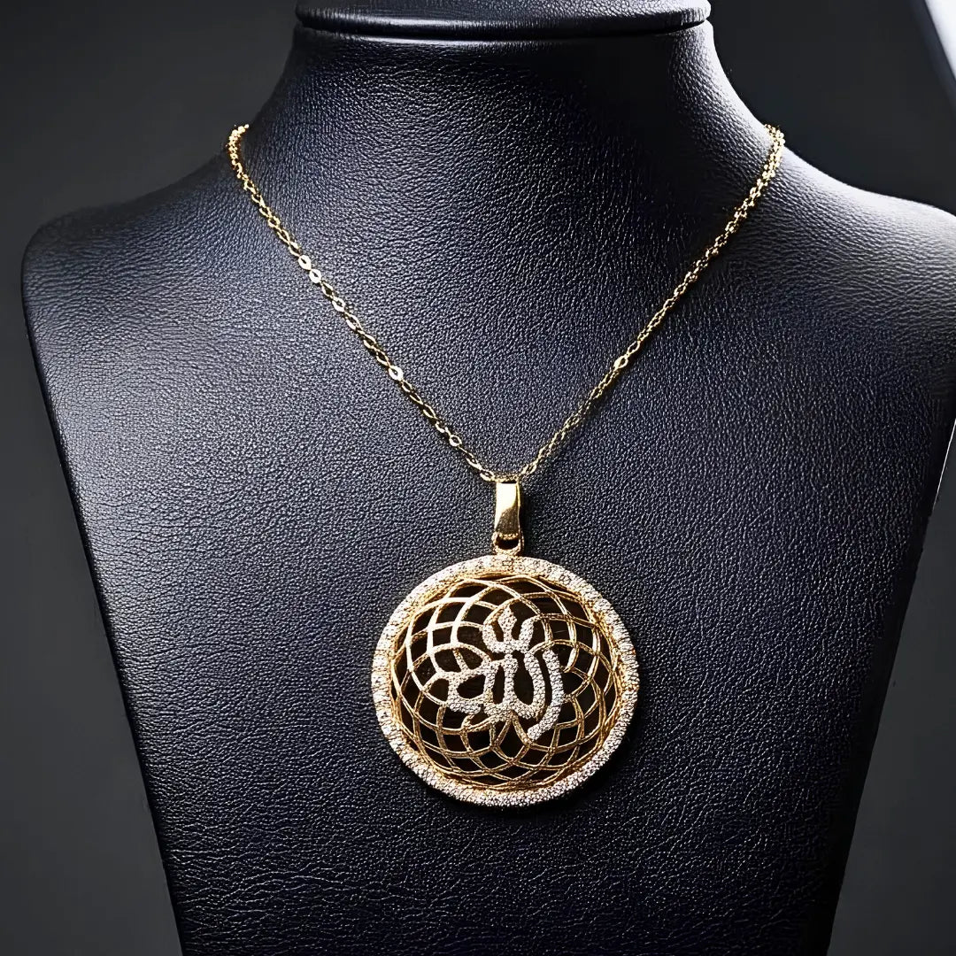18K Gold Filled Allah Pendant Necklace – 40mm Arabic Calligraphy Geometric Medallion with Pavé Accents & 60cm Delicate Chain for Men & Women