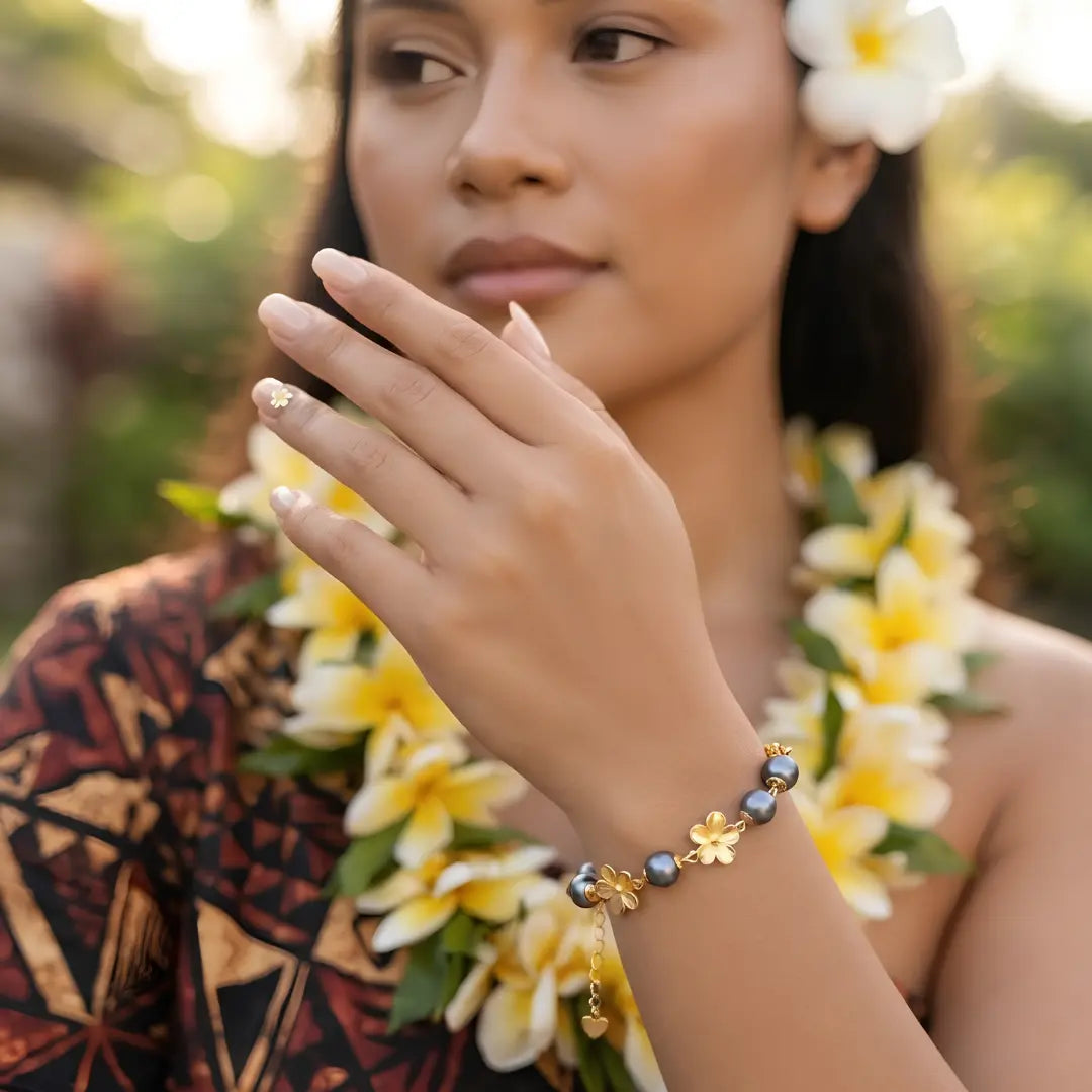 18K Gold Filled Grey Pearl & Plumeria Flower Bracelet – Tropical Hawaiian Floral Adjustable Charm Bracelet (20cm + 6cm) for Women