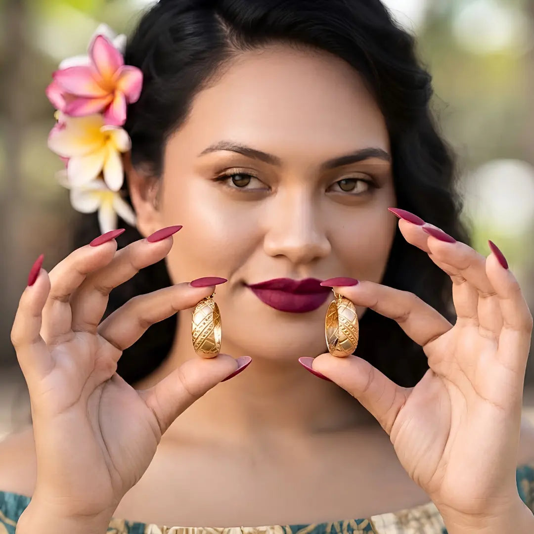 18K Gold Filled Hawaiian-Style Bamboo Hoop Earrings – 25mm x 12mm Chunky Rounded Profile with Engraved Geometric Detailing for Women