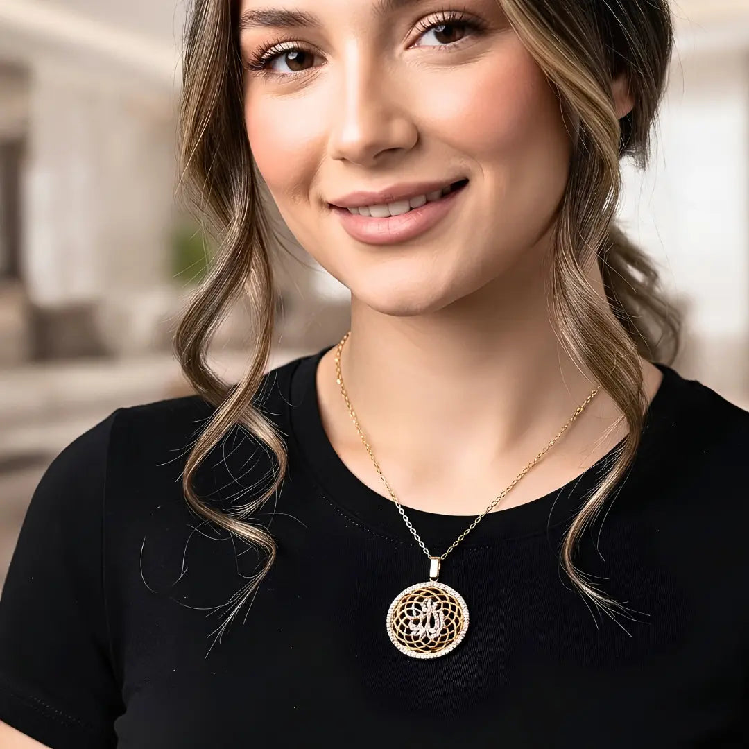 18K Gold Filled Allah Pendant Necklace – 40mm Arabic Calligraphy Geometric Medallion with Pavé Accents & 60cm Delicate Chain for Men & Women